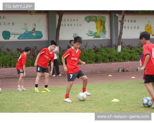 中超青训梯队传球训练显成效，培养未来足球之星